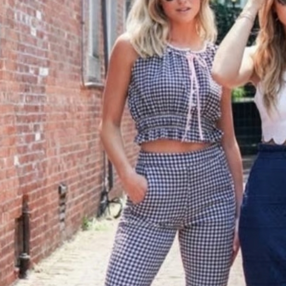 Cartolina Nantucket Navy and White Gingham Scrunch Top Size Medium